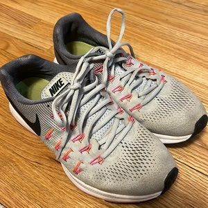 Nike Zoom Pegasus 33 size 10 WOMENS